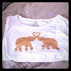 Elephant tee shirt⭐️